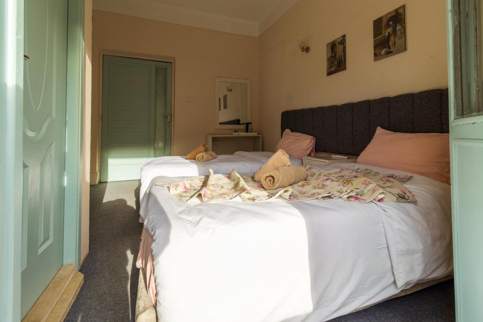 Kafret el-Gabal The Grand Pyramids View Hotel חדר תמונה